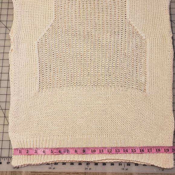Sleeveless pullover with side slits - Picture 10 of 11